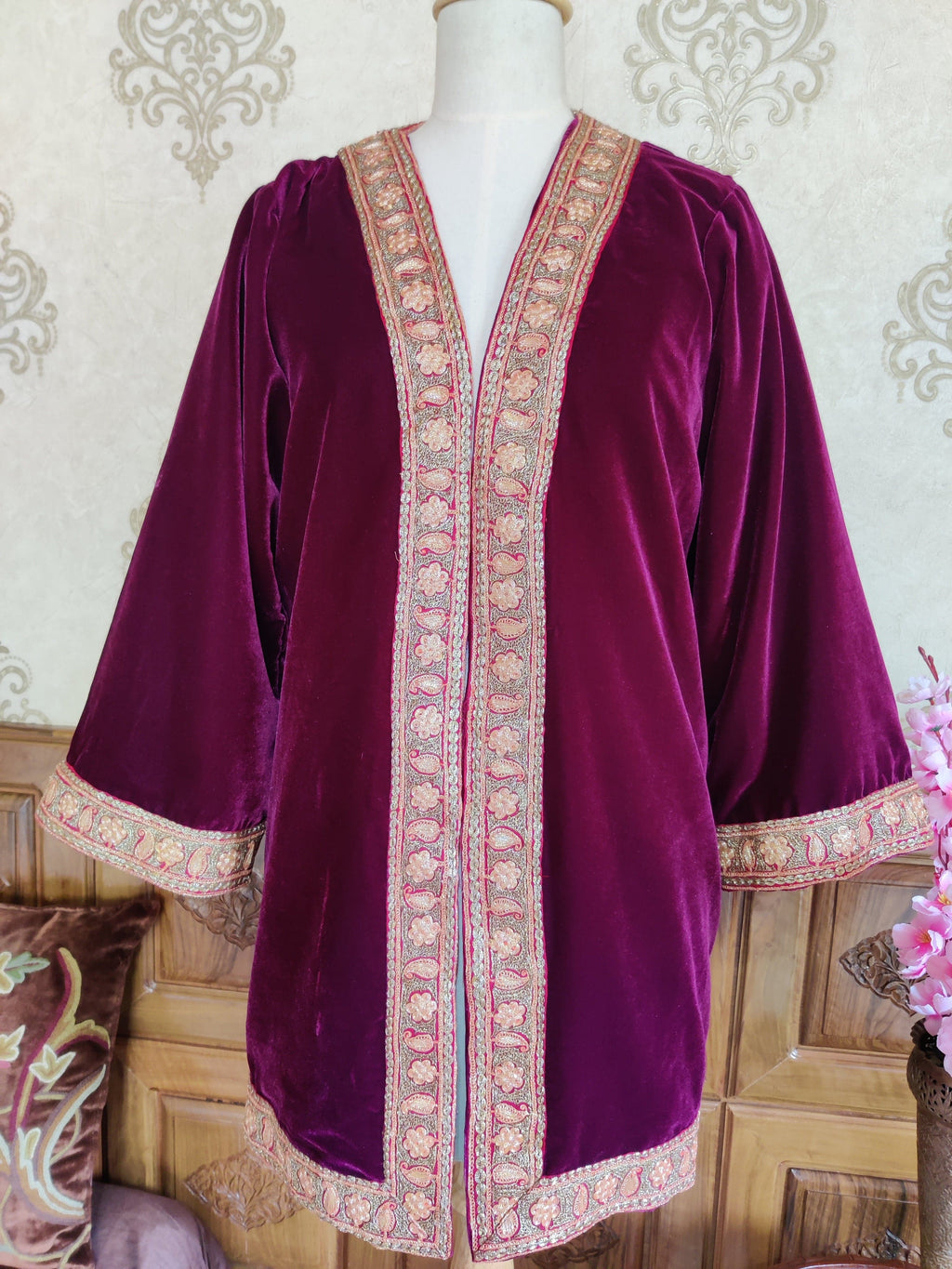 White Kashmiri Velvet Kimono Robe with Tilla Embroidery – 89cm