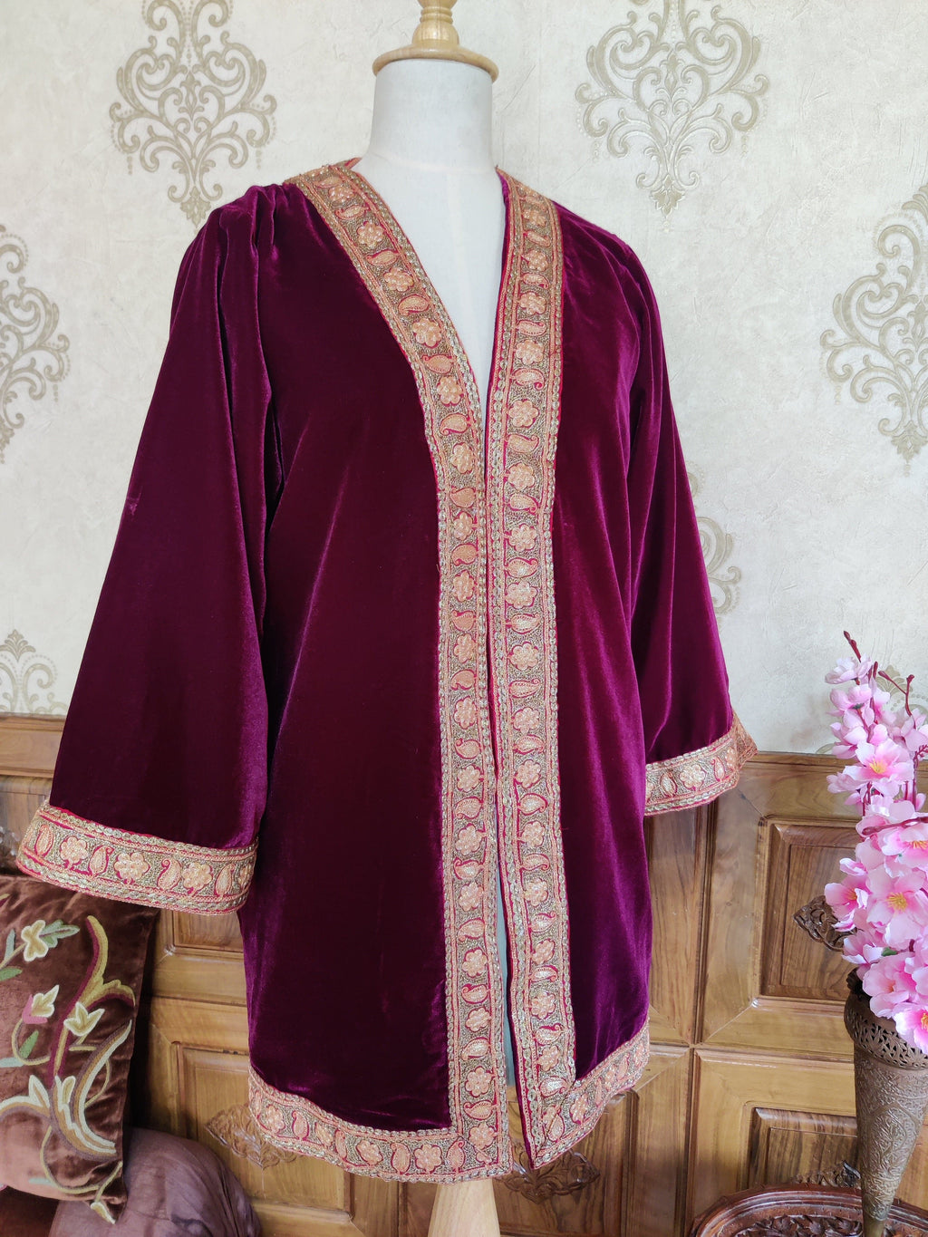 White Kashmiri Velvet Kimono Robe with Tilla Embroidery – 89cm